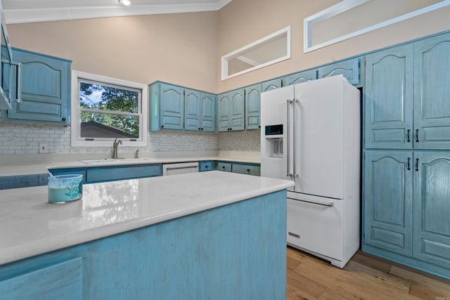 10 Balenciaga Way, Hot Springs Village, AR 71909