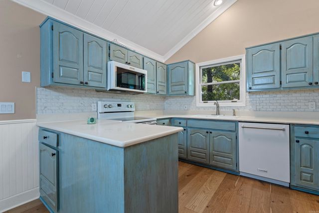 10 Balenciaga Way, Hot Springs Village, AR 71909
