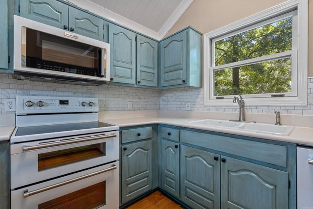 10 Balenciaga Way, Hot Springs Village, AR 71909