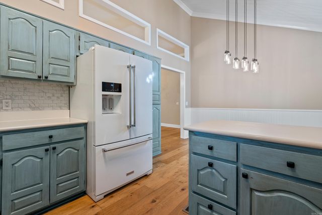 10 Balenciaga Way, Hot Springs Village, AR 71909