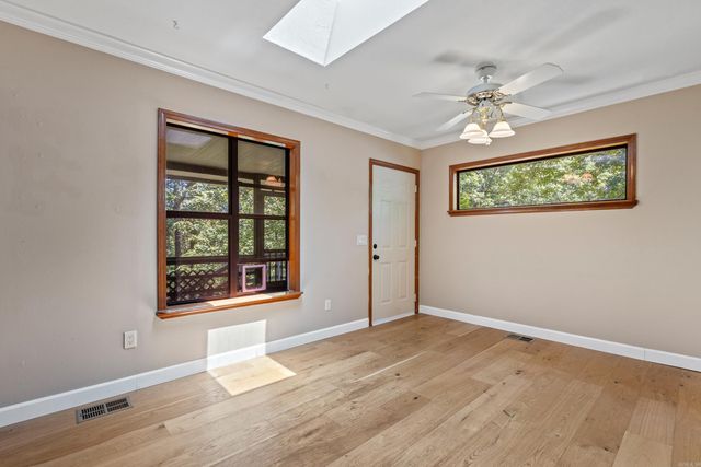 10 Balenciaga Way, Hot Springs Village, AR 71909