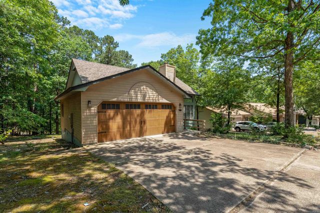 10 Balenciaga Way, Hot Springs Village, AR 71909