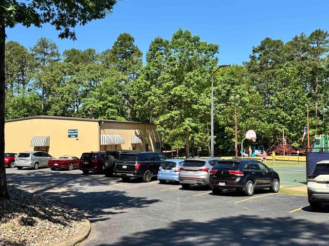 10 Balenciaga Way, Hot Springs Village, AR 71909
