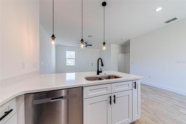 354 FISHER WAY, Ocklawaha, FL 32179