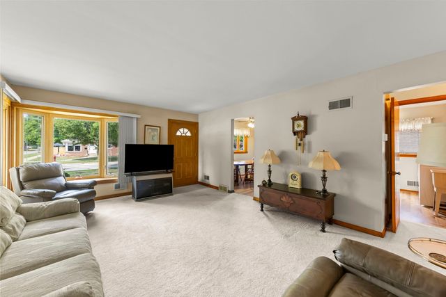 8945 Sproat Avenue, Oak Lawn, IL 60453