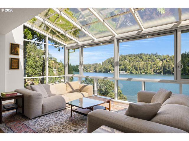 2470 SUMMIT Ct, Lake Oswego, OR 97034