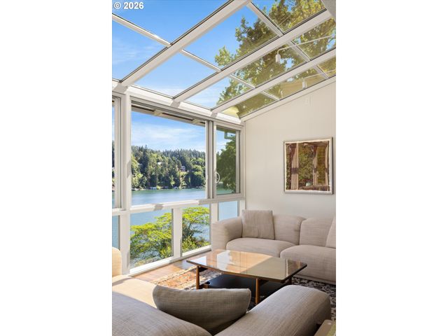 2470 SUMMIT Ct, Lake Oswego, OR 97034