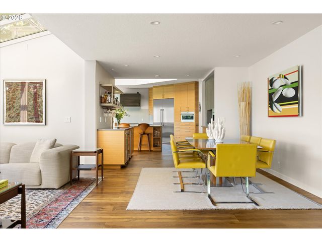 2470 SUMMIT Ct, Lake Oswego, OR 97034