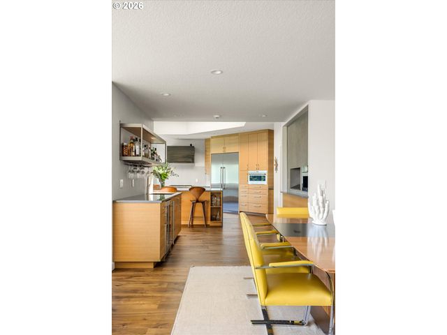 2470 SUMMIT Ct, Lake Oswego, OR 97034
