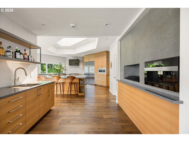 2470 SUMMIT Ct, Lake Oswego, OR 97034