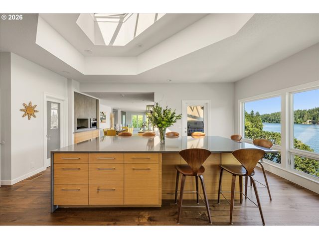 2470 SUMMIT Ct, Lake Oswego, OR 97034