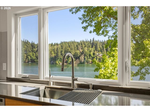 2470 SUMMIT Ct, Lake Oswego, OR 97034