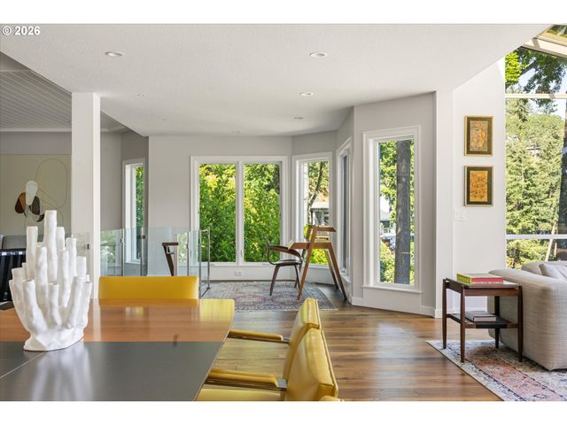 2470 SUMMIT Ct, Lake Oswego, OR 97034