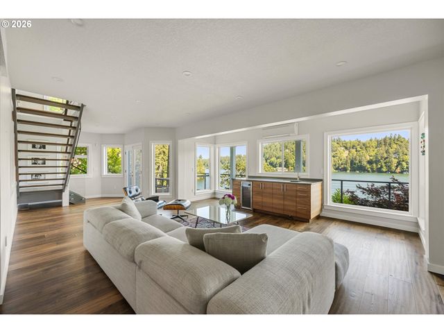 2470 SUMMIT Ct, Lake Oswego, OR 97034