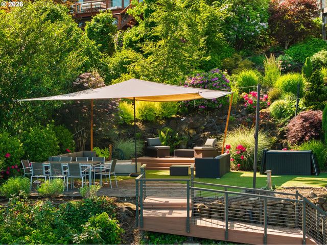 2470 SUMMIT Ct, Lake Oswego, OR 97034