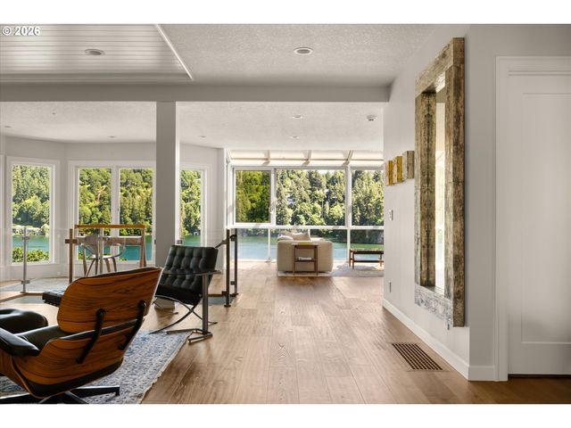 2470 SUMMIT Ct, Lake Oswego, OR 97034