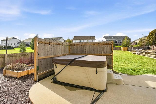 706 Bridlewood Lane, Watertown, WI 53094