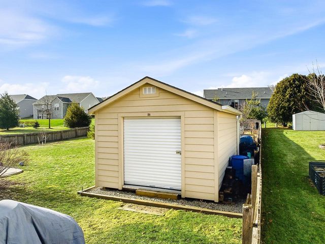 706 Bridlewood Lane, Watertown, WI 53094