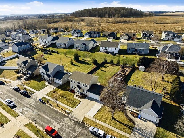 706 Bridlewood Lane, Watertown, WI 53094