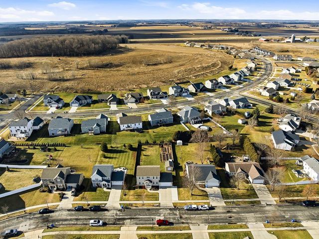 706 Bridlewood Lane, Watertown, WI 53094