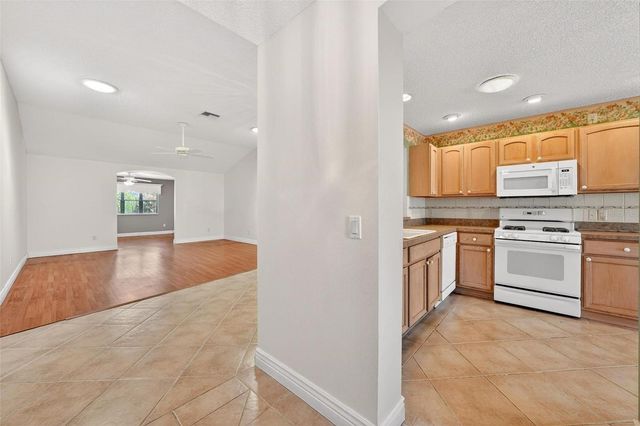 1305 LA ESTRELLITA WAY, The Villages, FL 32162