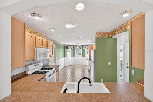 1305 LA ESTRELLITA WAY, The Villages, FL 32162