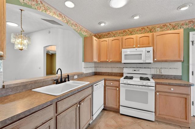 1305 LA ESTRELLITA WAY, The Villages, FL 32162