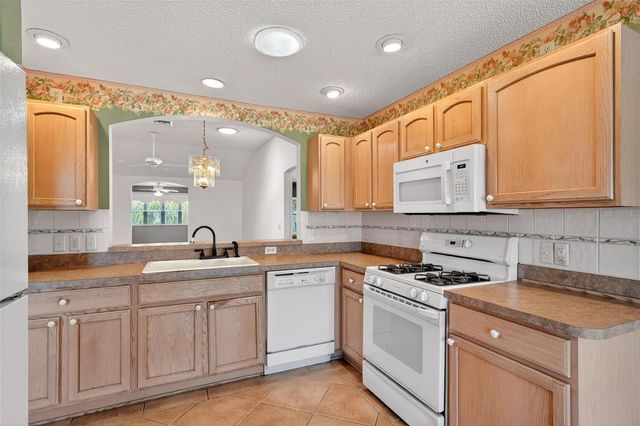 1305 LA ESTRELLITA WAY, The Villages, FL 32162