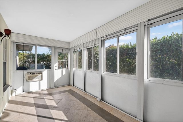 374 Bennington Lane, Lake Worth, FL 33467