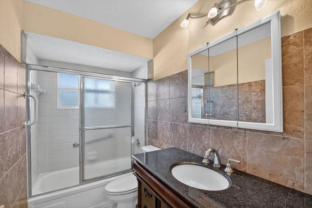 374 Bennington Lane, Lake Worth, FL 33467