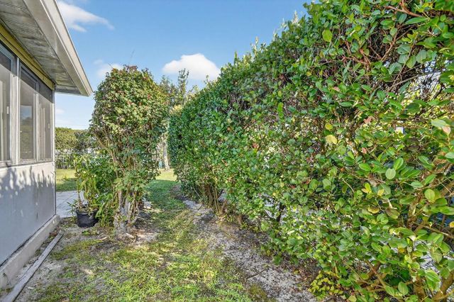 374 Bennington Lane, Lake Worth, FL 33467