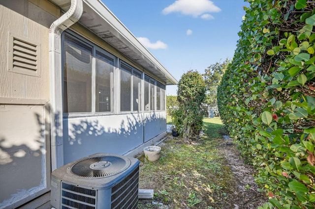 374 Bennington Lane, Lake Worth, FL 33467