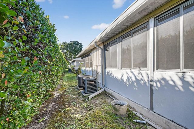 374 Bennington Lane, Lake Worth, FL 33467