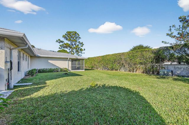 374 Bennington Lane, Lake Worth, FL 33467