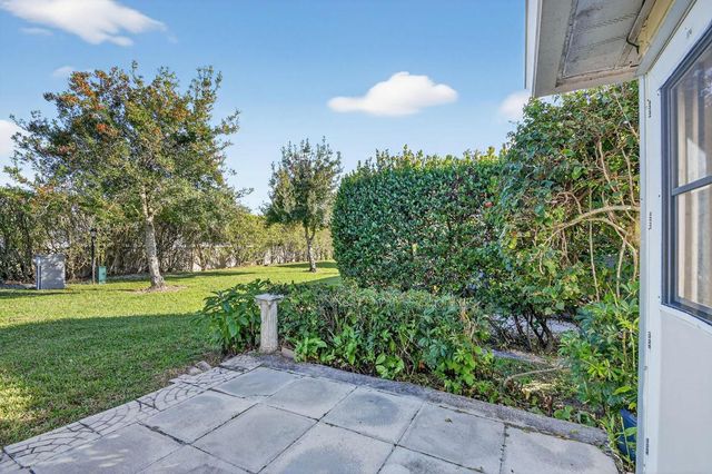 374 Bennington Lane, Lake Worth, FL 33467