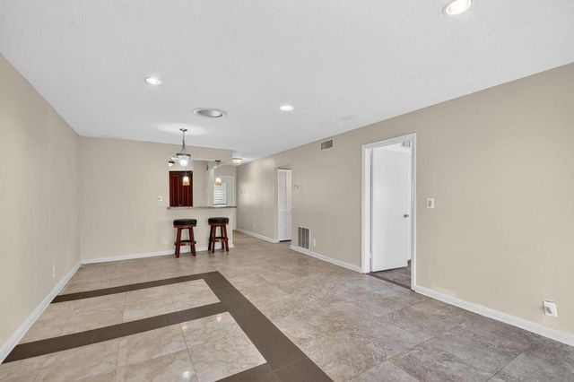 374 Bennington Lane, Lake Worth, FL 33467