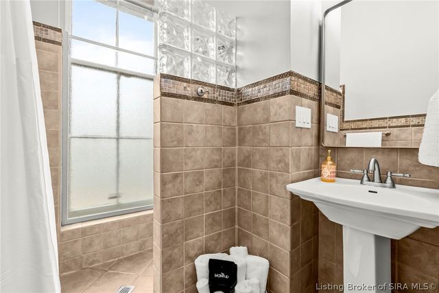 1206 E Main Street, New Albany, IN 47150