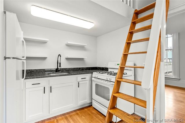1206 E Main Street, New Albany, IN 47150