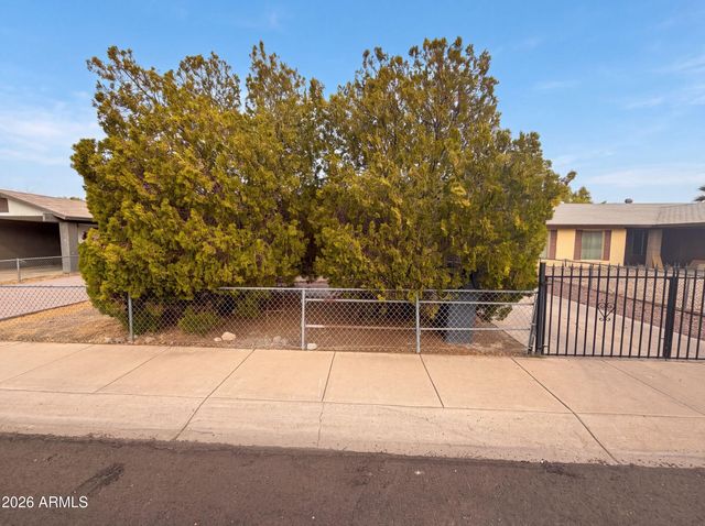 6036 N 72ND Drive, Glendale, AZ 85303