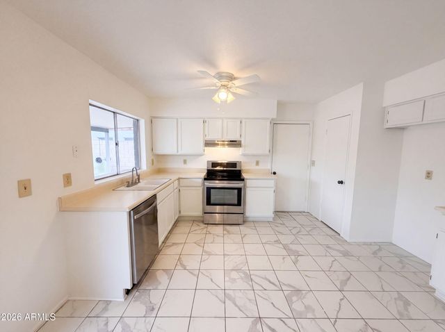 6036 N 72ND Drive, Glendale, AZ 85303
