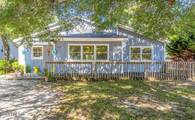 109 NE 30th Street, Oak Island, NC 28465