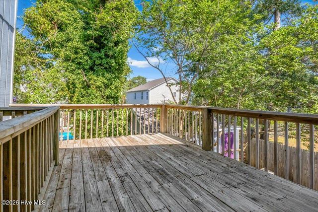 109 NE 30th Street, Oak Island, NC 28465