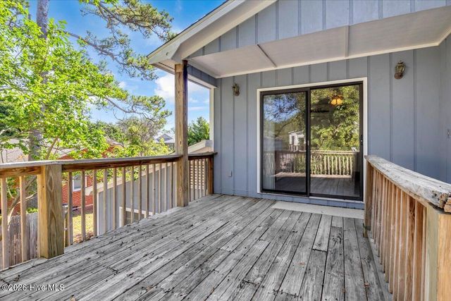 109 NE 30th Street, Oak Island, NC 28465