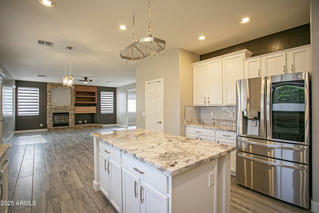 7033 W HONEYSUCKLE Drive, Peoria, AZ 85383