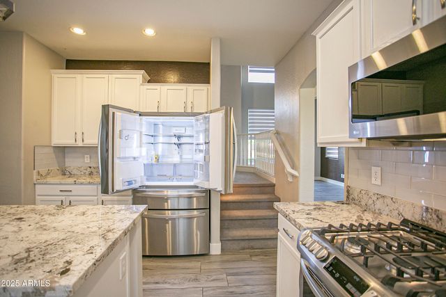 7033 W HONEYSUCKLE Drive, Peoria, AZ 85383