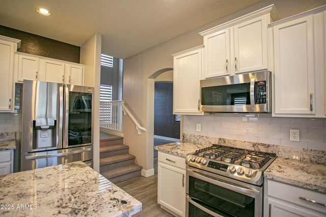 7033 W HONEYSUCKLE Drive, Peoria, AZ 85383