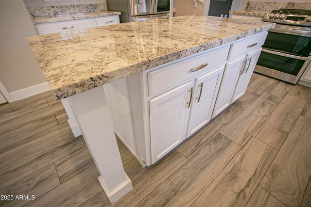 7033 W HONEYSUCKLE Drive, Peoria, AZ 85383