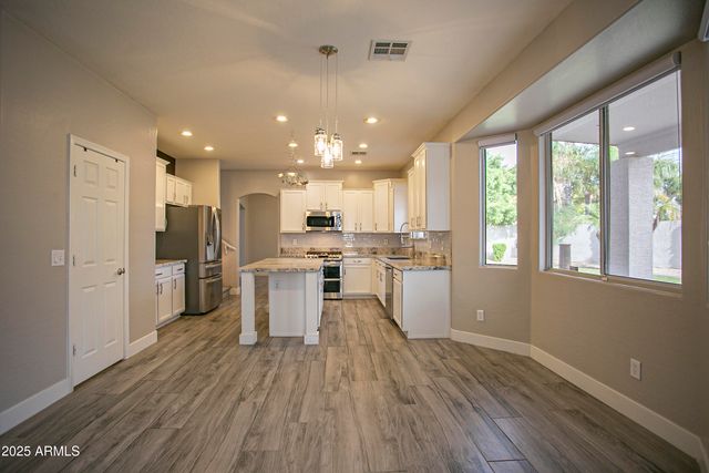 7033 W HONEYSUCKLE Drive, Peoria, AZ 85383