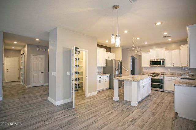 7033 W HONEYSUCKLE Drive, Peoria, AZ 85383