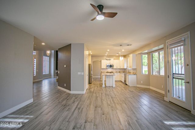 7033 W HONEYSUCKLE Drive, Peoria, AZ 85383